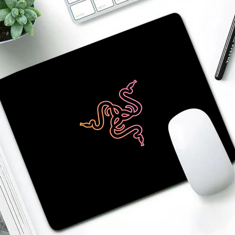 Pc Gaming Sultan - Razer Luxury Mouse Pad Anime Gamer
